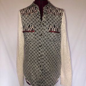 Gimmicks by BKE button down boho  blouse Sweater sleeves Buckle store